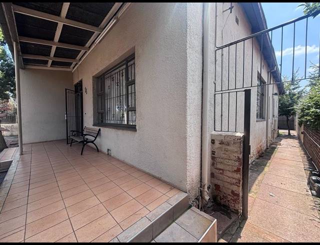 5 BEDROOM HOUSE FOR SALE IN BRIXTON